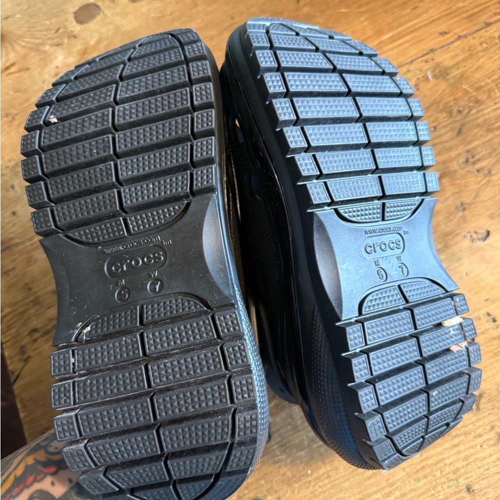 CROCS Classic Mega Crush Platform Clog - Picture 7 of 8